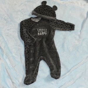 2pc grey with black paw prints footed onesie and matching hat
